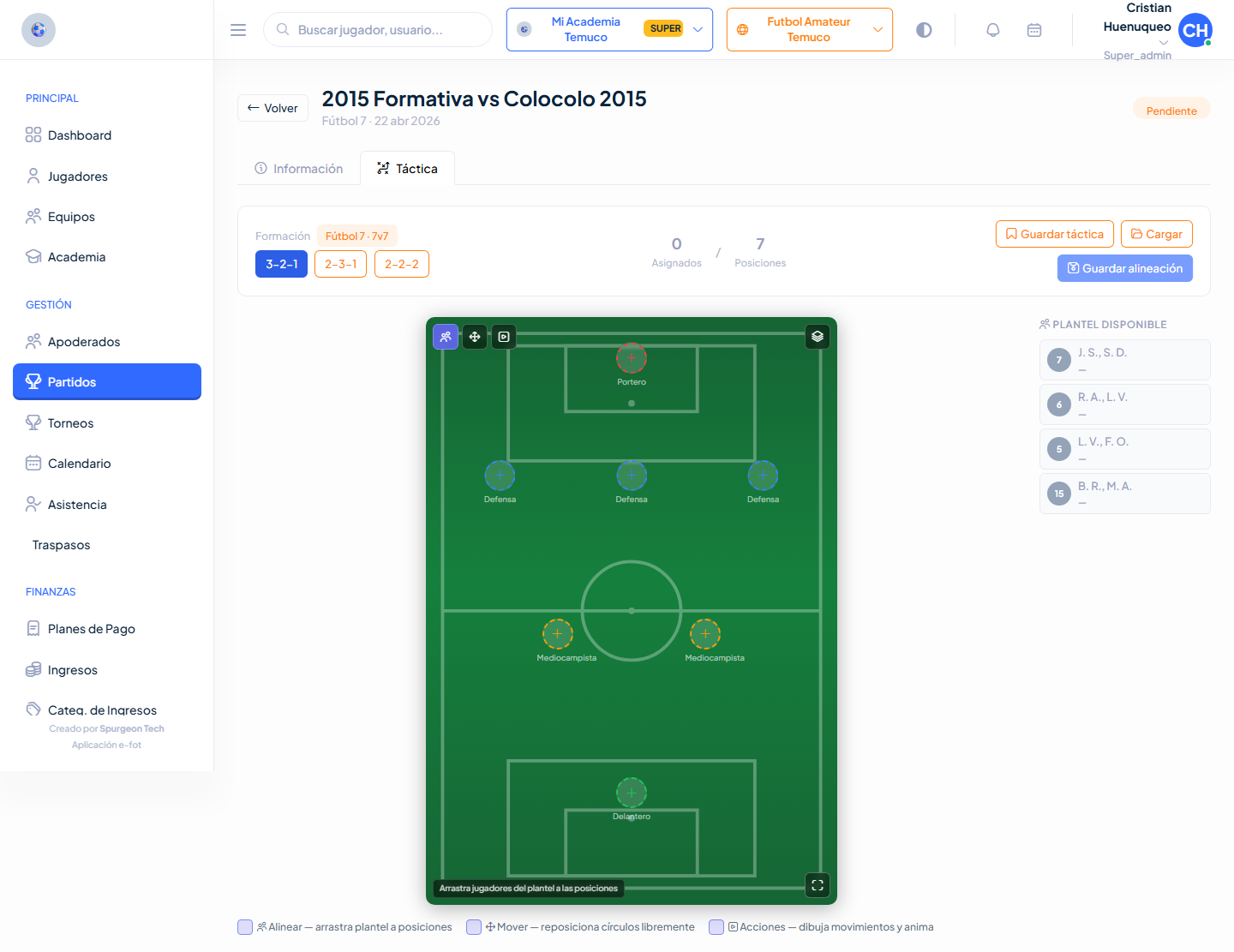 Pizarra táctica de E-FOT — formaciones y asignación de jugadores en cancha interactiva